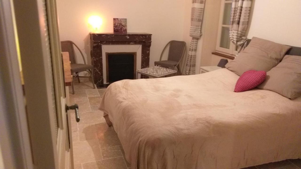Le Gite Au Pied Du Chateau De Chaumont エクステリア 写真