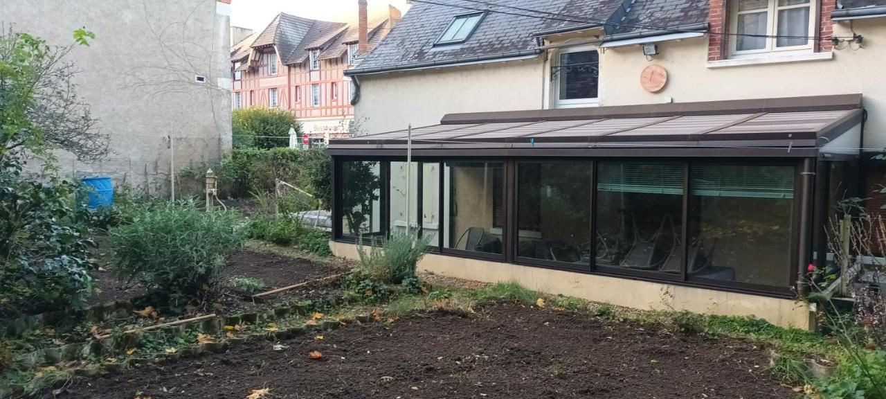 Le Gite Au Pied Du Chateau De Chaumont エクステリア 写真