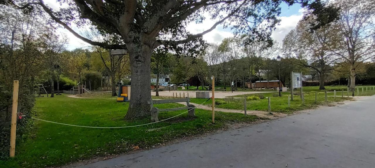 Le Gite Au Pied Du Chateau De Chaumont エクステリア 写真